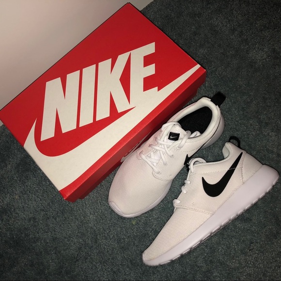 Nike Shoes - White Nike Roshe One Size 7.5